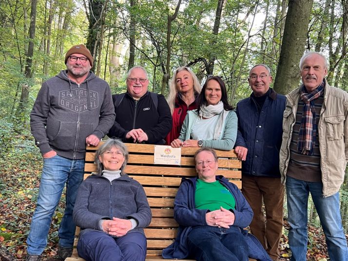 V.l.n.r.: vorne Heide Frobel und Christa Poppa (Bund Naturschutz), hinten Michael Obertshauser, Ralf Amann, Ursula Salewski, Sonja Wiessner, Lothar Eusemann (Lions Club Hersbruck) und Karl-Heinz Mehlig (Bund Naturschutz)